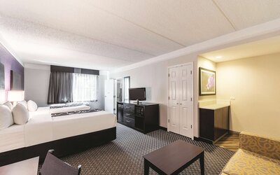 La Quinta Inn & Suites by Wyndham San Antonio Downtown
