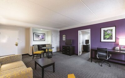 La Quinta Inn & Suites by Wyndham San Antonio Downtown
