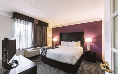 La Quinta Inn & Suites by Wyndham San Antonio Downtown