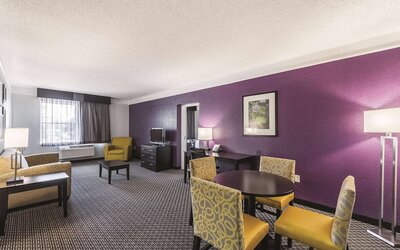 La Quinta Inn & Suites by Wyndham San Antonio Downtown