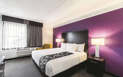 La Quinta Inn & Suites by Wyndham San Antonio Downtown