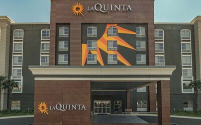 La Quinta Inn & Suites by Wyndham San Antonio Downtown