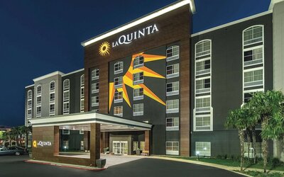 La Quinta Inn & Suites by Wyndham San Antonio Downtown