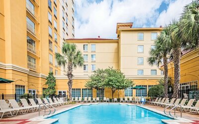 La Quinta Inn & Suites by Wyndham San Antonio Riverwalk