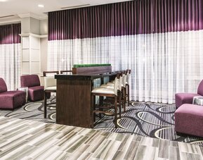 La Quinta Inn & Suites by Wyndham San Antonio Riverwalk