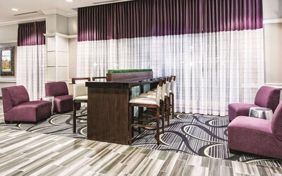 La Quinta Inn & Suites by Wyndham San Antonio Riverwalk