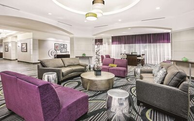 La Quinta Inn & Suites by Wyndham San Antonio Riverwalk