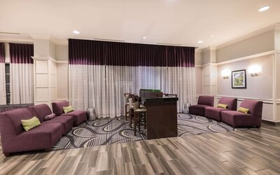 La Quinta Inn & Suites by Wyndham San Antonio Riverwalk