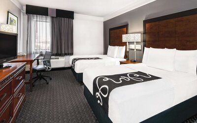 La Quinta Inn & Suites by Wyndham San Antonio Riverwalk