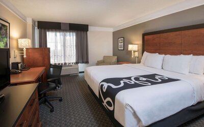 La Quinta Inn & Suites by Wyndham San Antonio Riverwalk