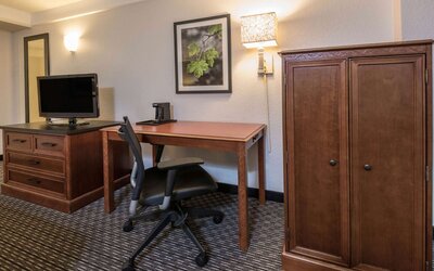 La Quinta Inn & Suites by Wyndham San Antonio Riverwalk