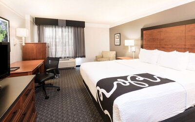 La Quinta Inn & Suites by Wyndham San Antonio Riverwalk