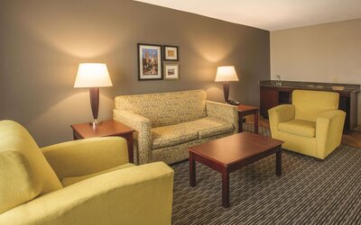 La Quinta Inn & Suites by Wyndham San Antonio Riverwalk