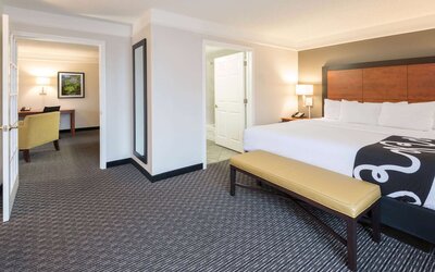 La Quinta Inn & Suites by Wyndham San Antonio Riverwalk