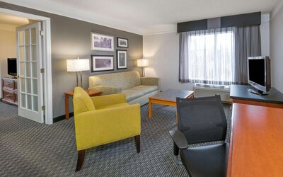 La Quinta Inn & Suites by Wyndham San Antonio Riverwalk