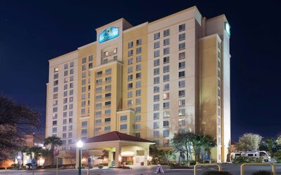 La Quinta Inn & Suites by Wyndham San Antonio Riverwalk