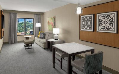 Embassy Suites San Antonio Riverwalk-Downtown