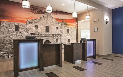 La Quinta Inn & Suites by Wyndham San Antonio Northwest
