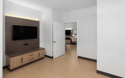 La Quinta Inn & Suites by Wyndham San Antonio Northwest