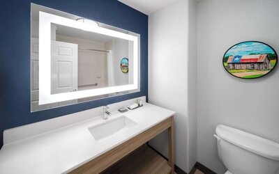 La Quinta Inn & Suites by Wyndham San Antonio Northwest