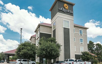 La Quinta Inn & Suites by Wyndham San Antonio Northwest