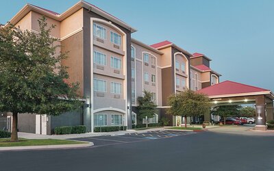 La Quinta Inn & Suites by Wyndham San Antonio Northwest