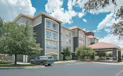 La Quinta Inn & Suites by Wyndham San Antonio Northwest