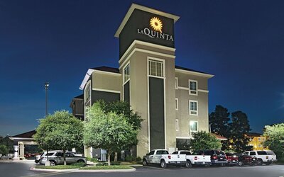 La Quinta Inn & Suites by Wyndham San Antonio Northwest