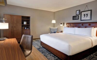 Day use room with natural light at Four Points By Sheraton Boston-Newton.