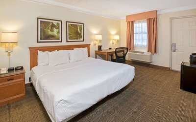 La Quinta Inn by Wyndham San Antonio Market Square