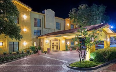 La Quinta Inn by Wyndham San Antonio I-35 N at Toepperwein