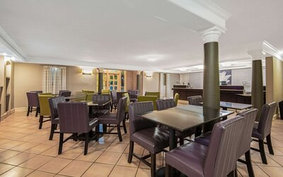 La Quinta Inn by Wyndham San Antonio I-35 N at Toepperwein