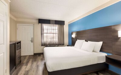 La Quinta Inn by Wyndham San Antonio I-35 N at Toepperwein