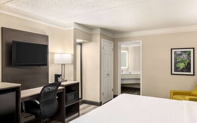 La Quinta Inn by Wyndham San Antonio I-35 N at Toepperwein
