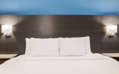 La Quinta Inn by Wyndham San Antonio I-35 N at Toepperwein