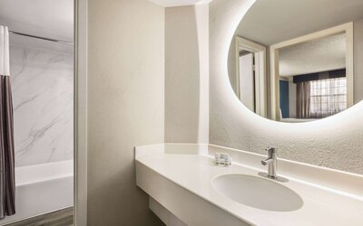 La Quinta Inn by Wyndham San Antonio I-35 N at Toepperwein