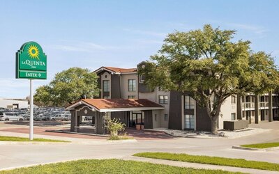 La Quinta Inn by Wyndham San Antonio I-35 N at Toepperwein