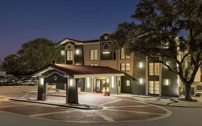 La Quinta Inn by Wyndham San Antonio I-35 N at Toepperwein