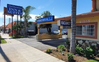 Delmonico Inn & Suites