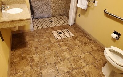 Delmonico Inn & Suites