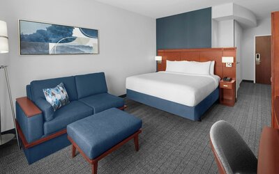 Courtyard by Marriott Santa Clarita Valencia