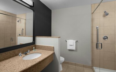 Courtyard by Marriott Santa Clarita Valencia