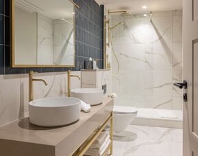 Guest bathroom with shower at DoubleTree By Hilton Brighton Metropole.