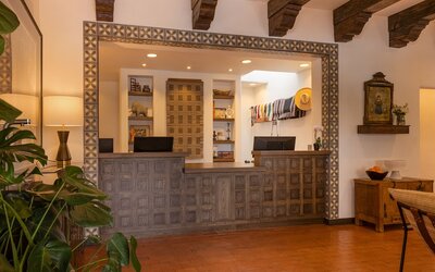 Piñon Court By La Fonda