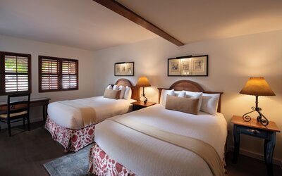 Piñon Court By La Fonda