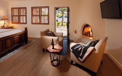 Piñon Court By La Fonda