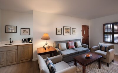 Piñon Court By La Fonda