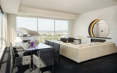 The Davenport Grand, Autograph Collection