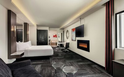 The Davenport Grand, Autograph Collection