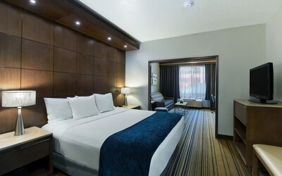 Oxford Suites Downtown Spokane